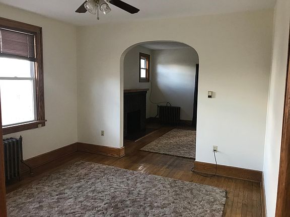 823 1/2 Mt Royal Avenue Dining Room