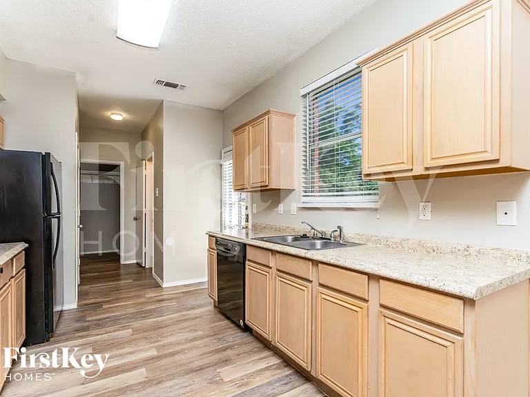 530 Alameda Ave — Photo 6