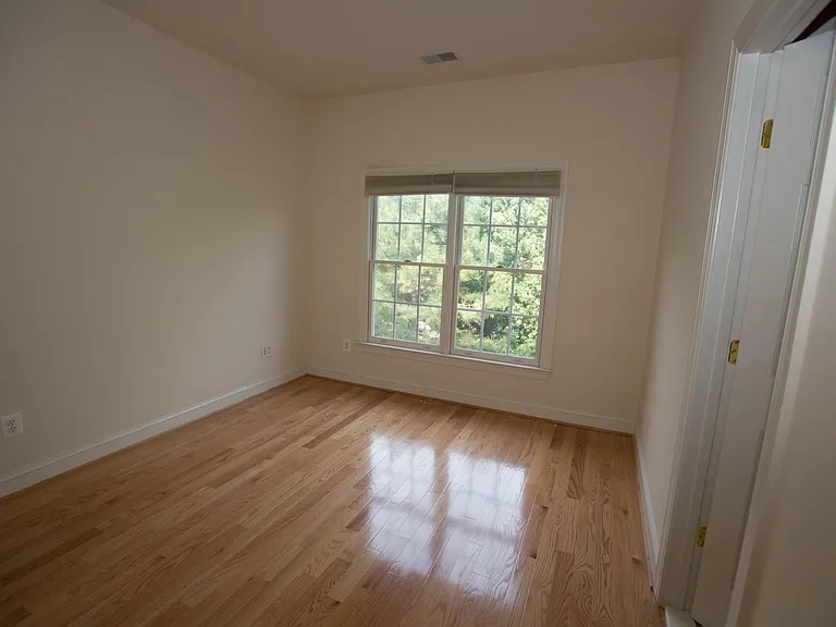 2339 Sandburg St — Photo 18