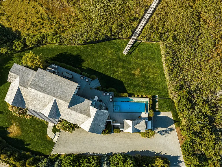 102 Dune Rd — Photo 38