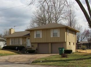 2301 Ridgewood Rd, Harrisonville, MO 64701