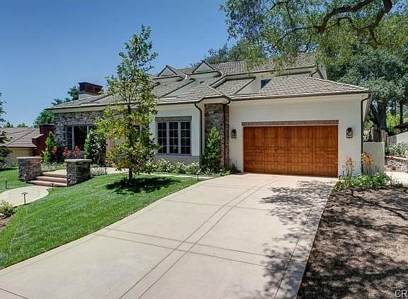 2nd image of 1841 Highland Oaks Dr