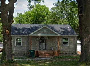 6909 Lake Dr, East Saint Louis, IL 62203