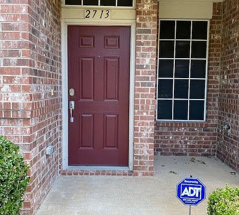 3rd image of 2713 Hyde Park Dr