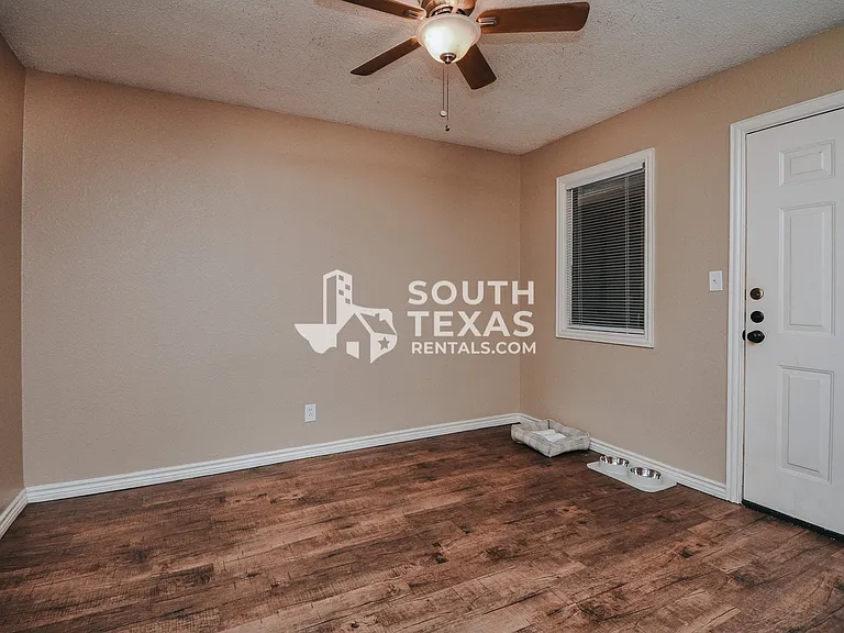 1811 Lawndale Ave — Photo 3