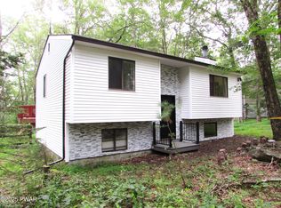 109 Rodeo Ln, Lords Valley, PA 18428