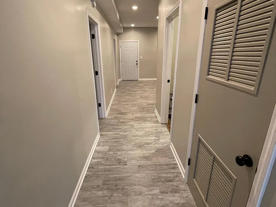 Entryway toward the kitchen