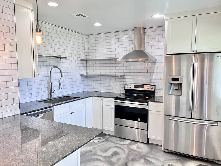 3212 N 37th St #9 — Photo 7