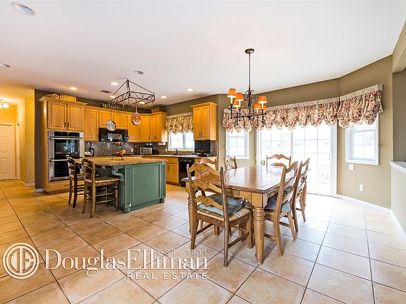 5th image of 115 Redbrook Ct