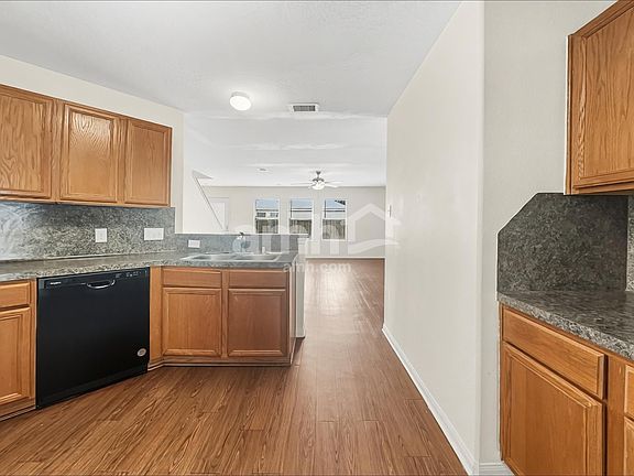 4th image of 3631 Barkers Crossing Ave