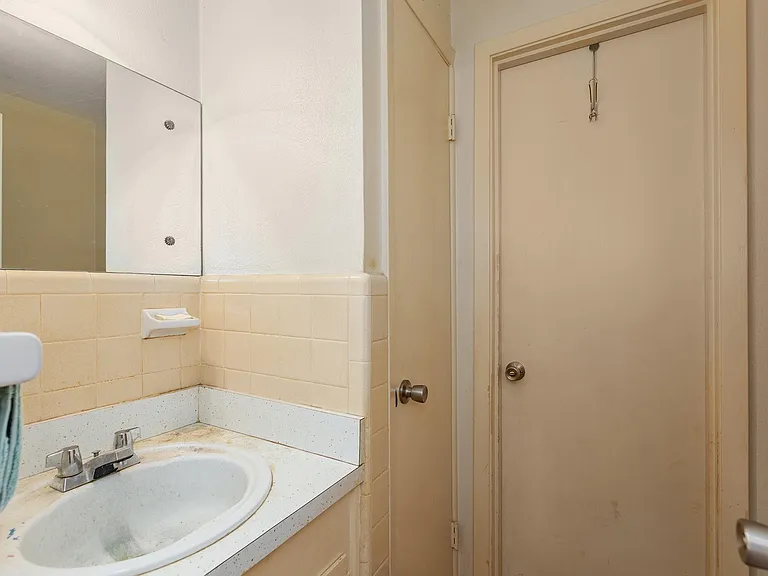 1105 Ada St — Photo 14