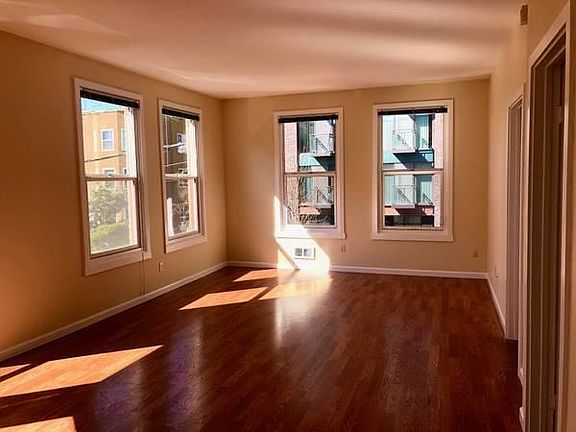 4th image of 815 E Denny Way #Ch202
