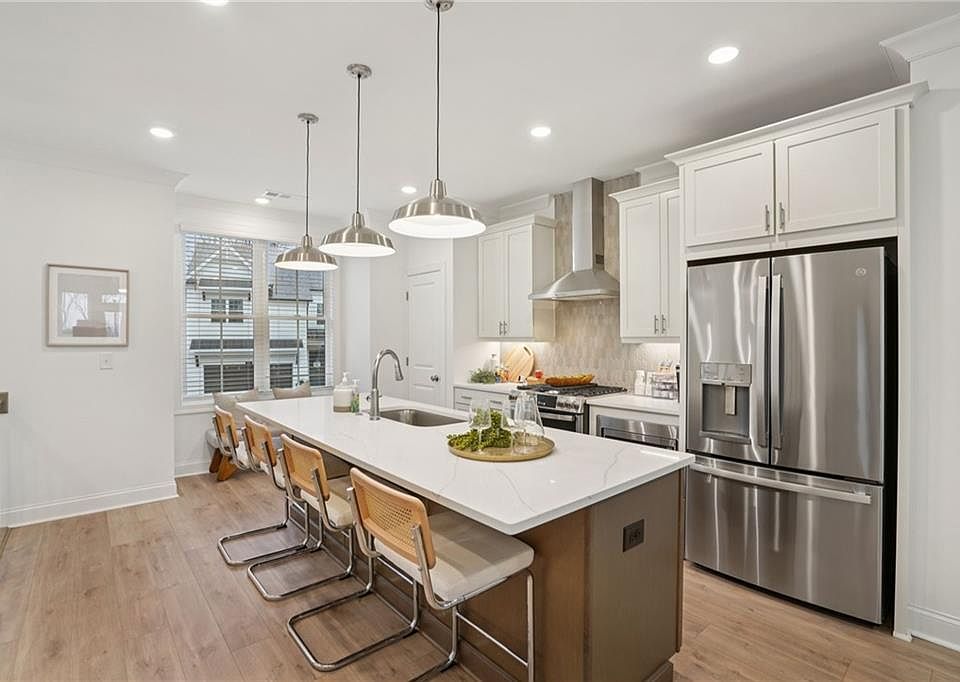 1st image of 636 Skytop Dr
