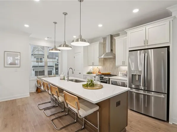 636 Skytop Dr, Cumming, GA 30040