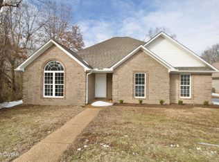 56 Rustic Bridge Dr, Jackson, TN 38305