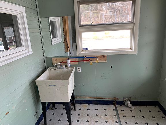 3rd image of 301 Brown St #A