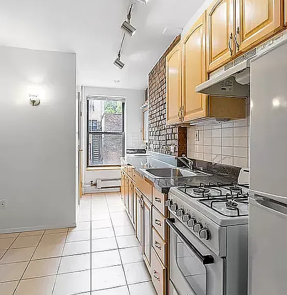 317 1st Ave #4R — Photo 7
