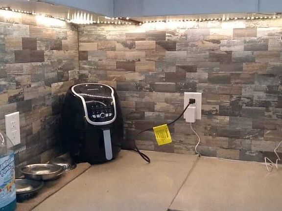 Modern Backsplash-Cabinet Underlighting