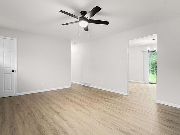 4th image of 749 E 11th St