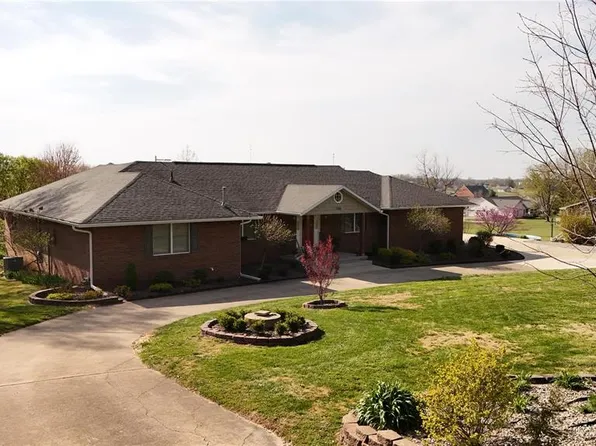 705 Linder Blvd, Greenville, IL 62246