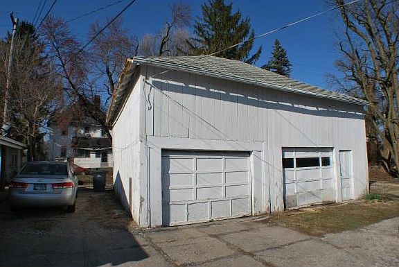 3rd image of 309 W Crawford St