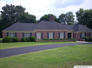 2306 Fairway Cir SE, Decatur, AL 35601