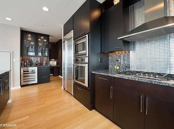 5th image of 240 E Illinois St APT 2807