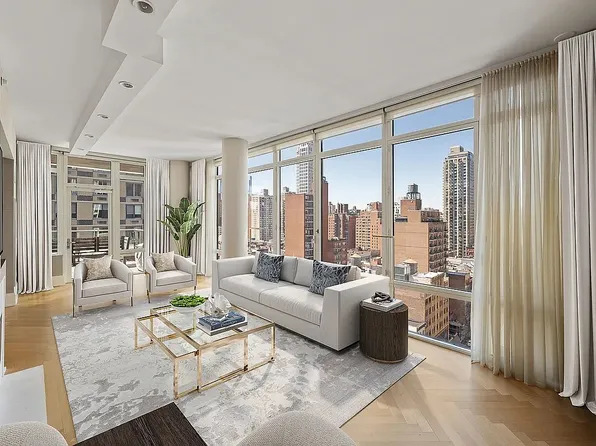 305 E 85th St #17B, New York, NY 10028