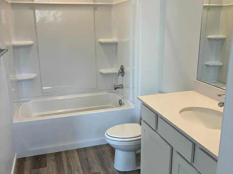 243 N Portside Ln — Photo 2