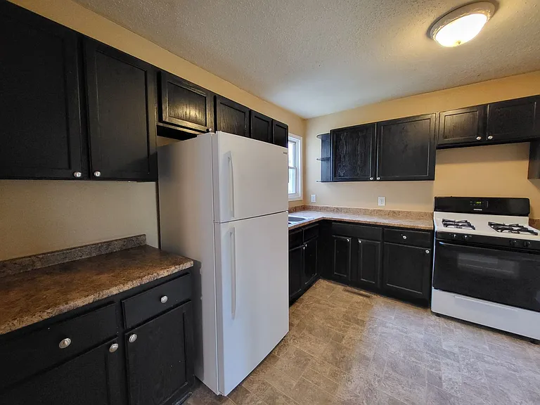 1267 Stewart St — Photo 2