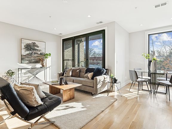 3rd image of 2212 W Lawrence Ave #2W