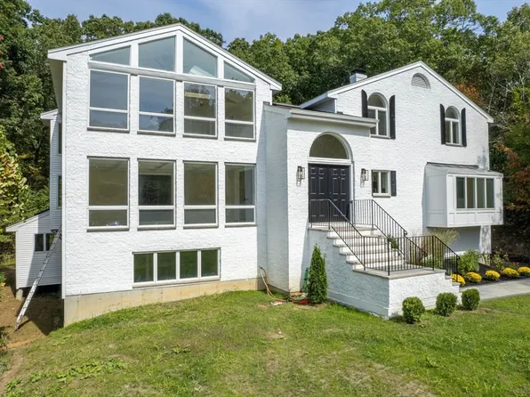 18 Pheasant Ln, Topsfield, MA 01983