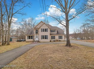1154 Cranberry Dr, Dingmans Ferry, PA 18324