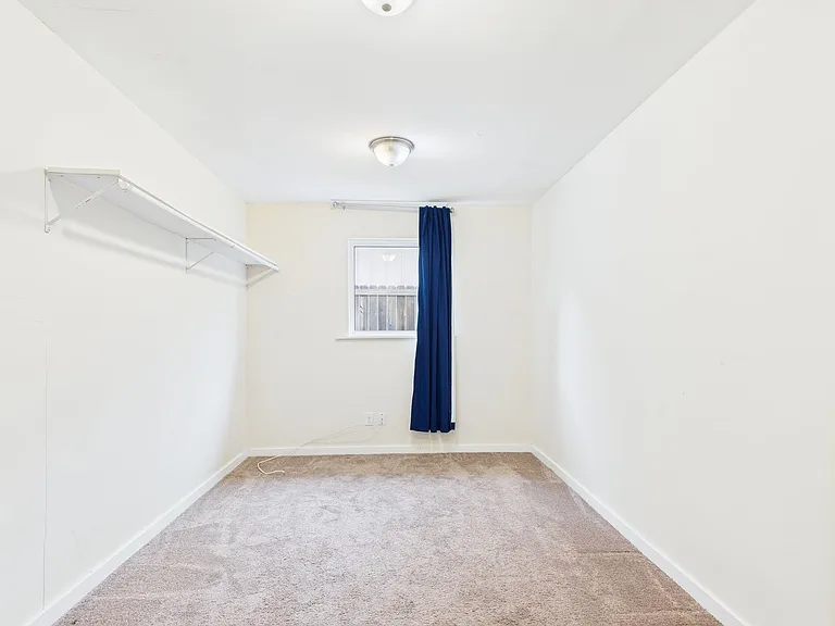 409 S Pear St — Photo 24