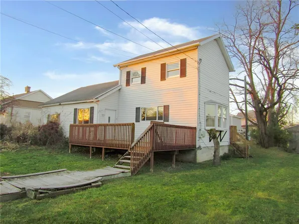 13 2nd St, Lawrence, PA 15055