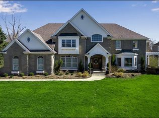 18 Rockdove Ln, Orchard Park, NY 14127