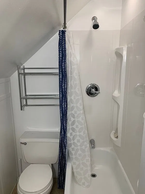 Studio, 1.0 bath, 270 sqft, $700 — Photo 4