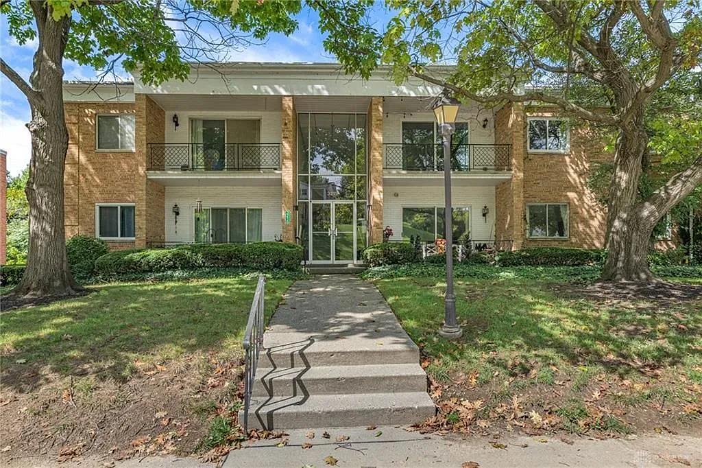 2 bed, 1.5 bath, 1320 sqft, $1,395 — Photo 1