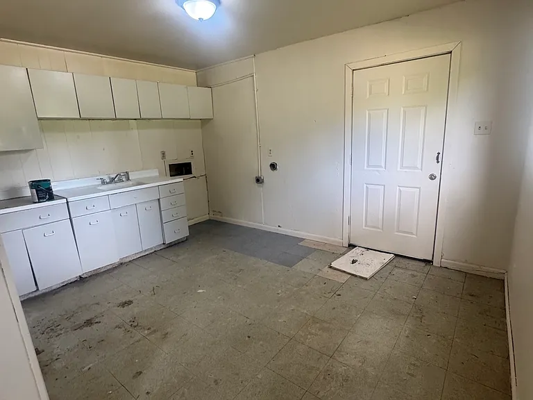 4402 Waters Pl — Photo 2