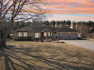 E10465 Pine Cir, Prairie Du Sac, WI 53578