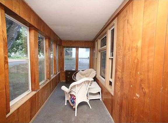 3rd image of 378 Geranium Ave E
