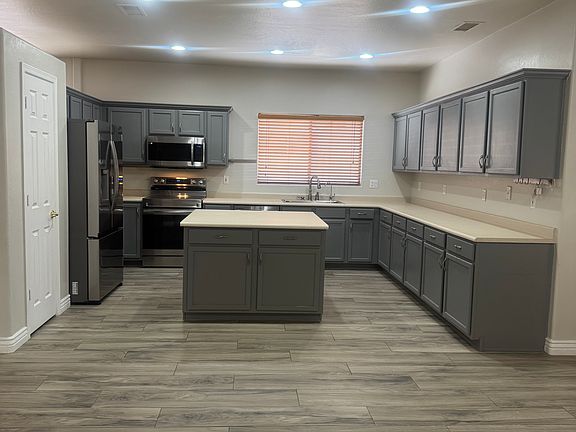 5th image of 8421 W Mohave St