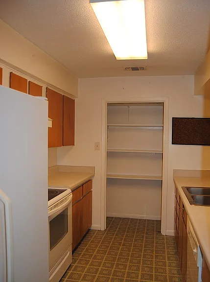11121 N Dowling Rd — Photo 3