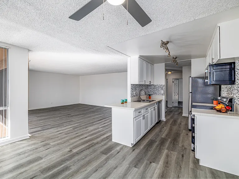 3 Bed 2 Bath Dining Area, Kitchen & Living Room