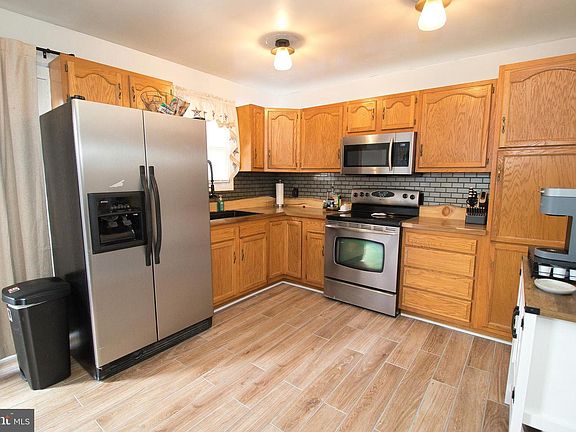 5th image of 30 Lindy Ln
