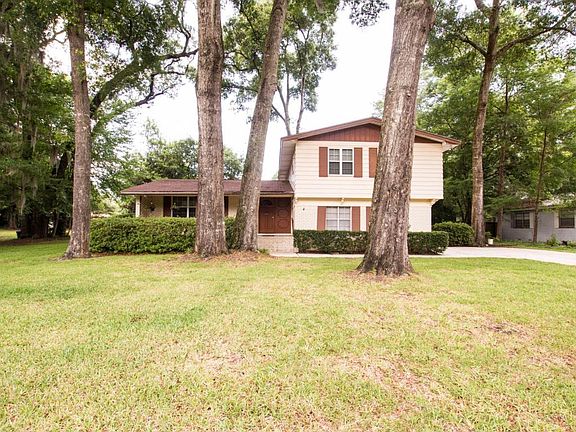 2nd image of 2815 Woodland Dr