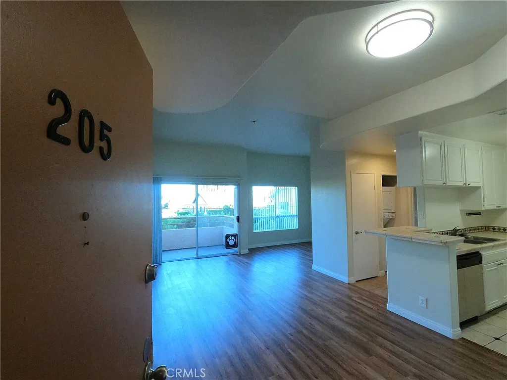 2 bed, 1627 sqft, $3,200 — Photo 1
