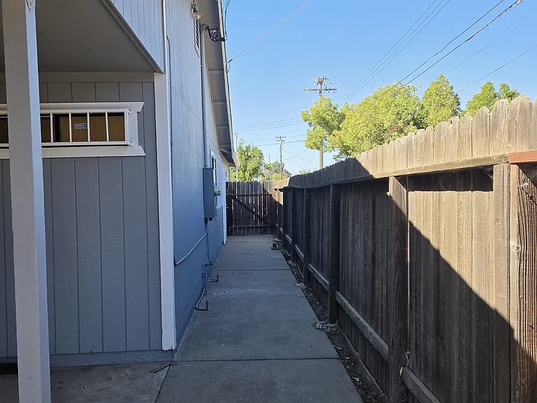 2420 45th Ave — Photo 17