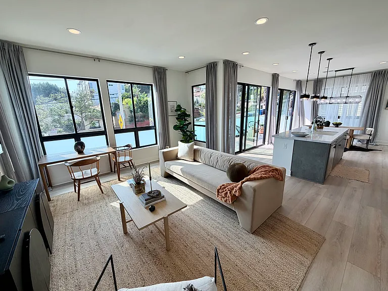 1320 W Cannon Dr #6 — Photo 1
