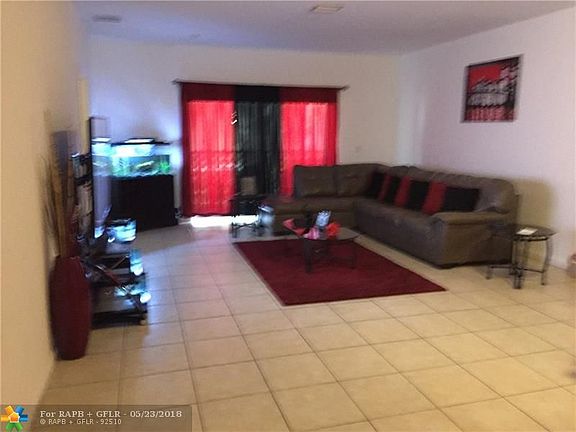 2nd image of 2716 Willow Ln
